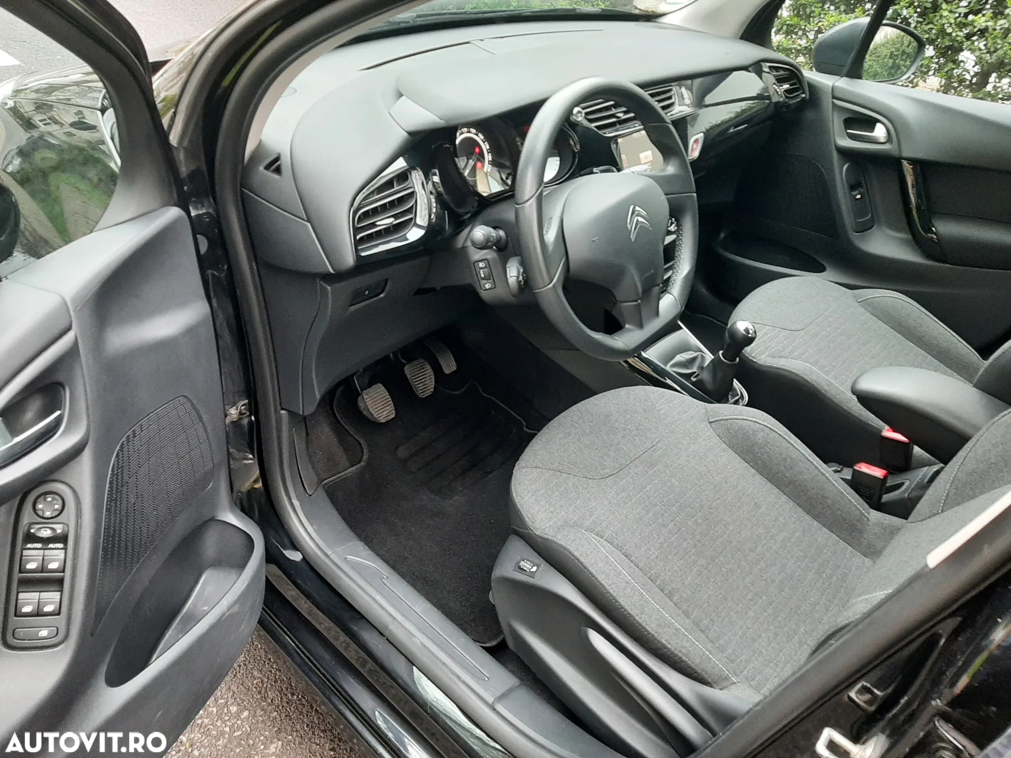 Citroën C3 1.2 PureTech BVM Shine - 7