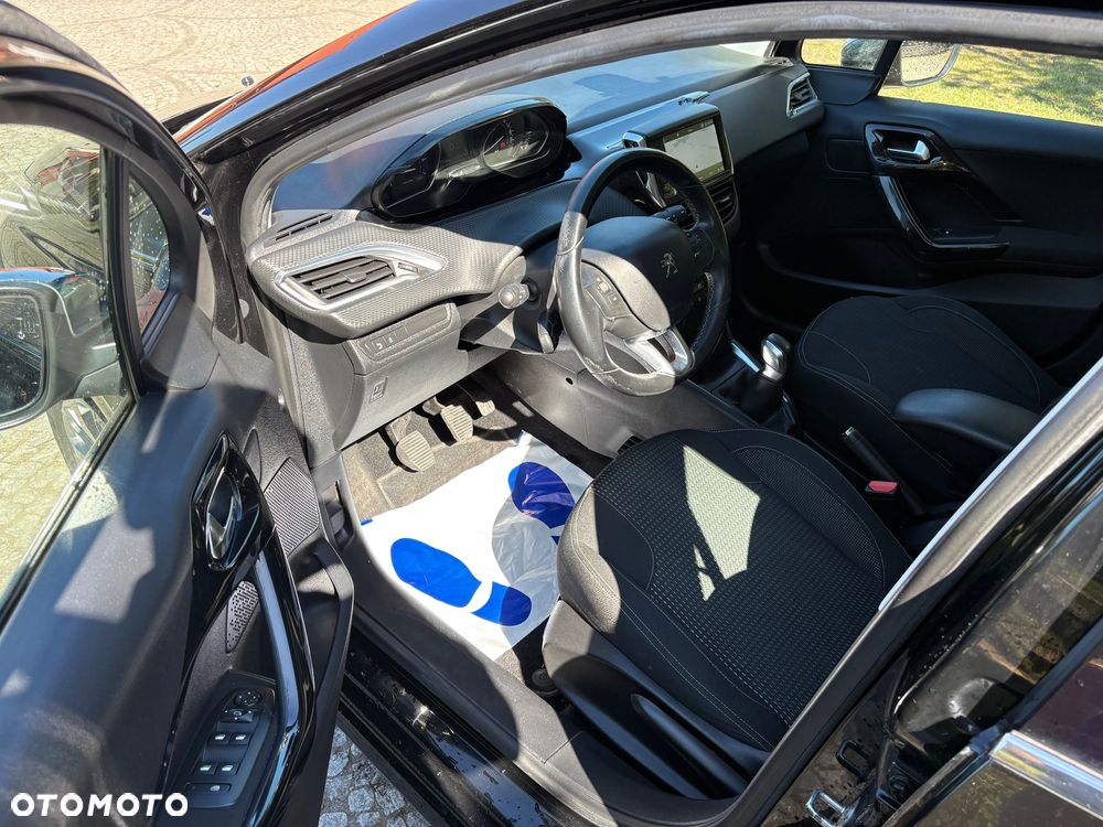 Peugeot 208 PureTech 82 Start & Stop Allure - 11