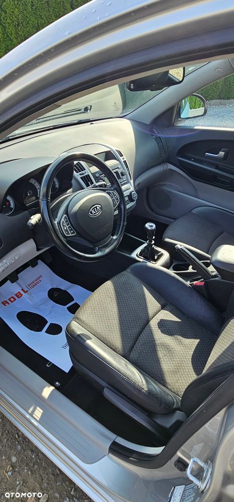 Kia Ceed 1.6 CRDi Dream-Team Edition - 10