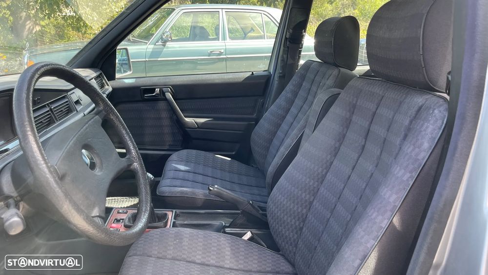 Mercedes-Benz 190 E 2.3 - 11
