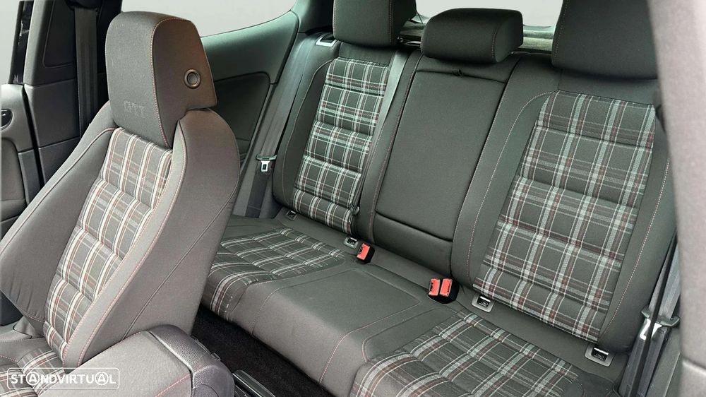 VW Golf 2.0 GTI - 11