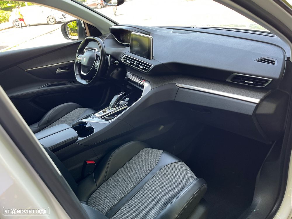 Peugeot 3008 PureTech 130 Stop & Start GPF EAT8 Allure Pack - 32