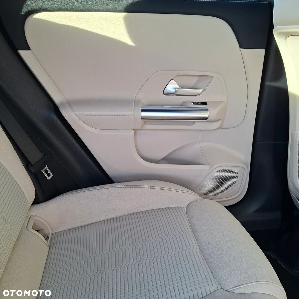 Mercedes-Benz GLA 200 Style - 23