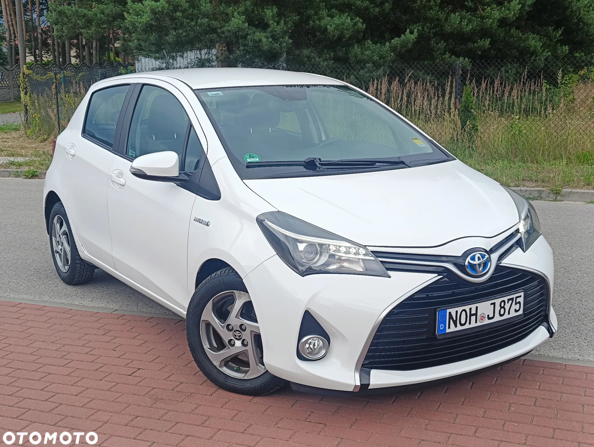 Toyota Yaris Hybrid 100 Premium - 4