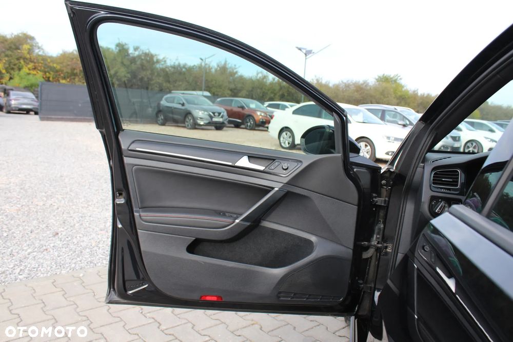 Volkswagen Golf GTI BlueMotion Technology DSG - 25