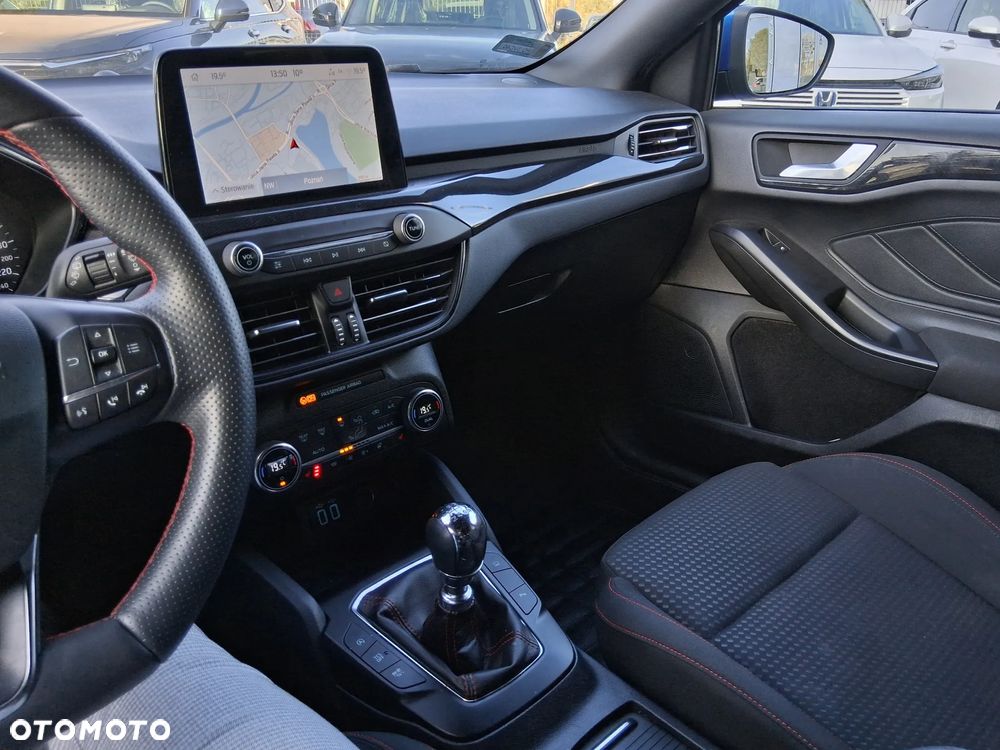 Ford Focus 1.0 EcoBoost ST-Line X - 11