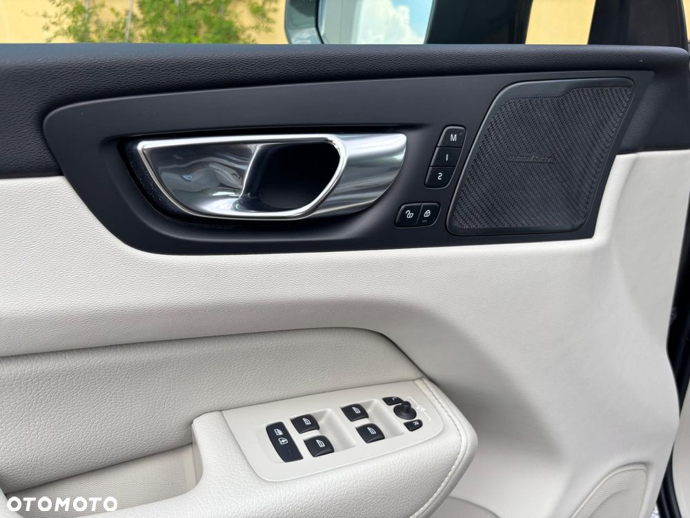 Volvo XC 60 B4 D Plus Bright - 24