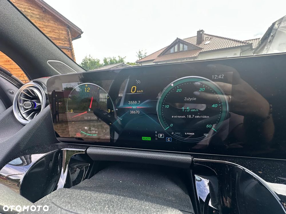 Mercedes-Benz EQA - 11