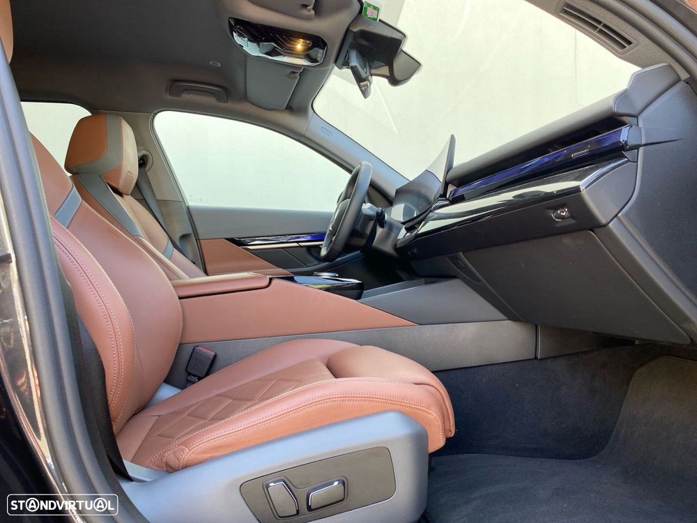 BMW i5 Touring eDrive40 - 17