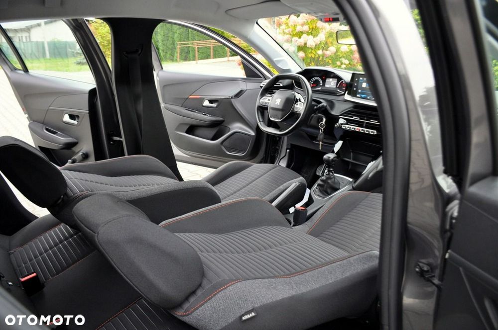 Peugeot 208 - 23