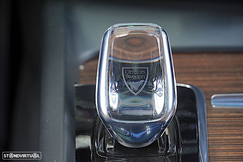 Volvo XC 60 2.0 B4 Inscription Geartronic - 32