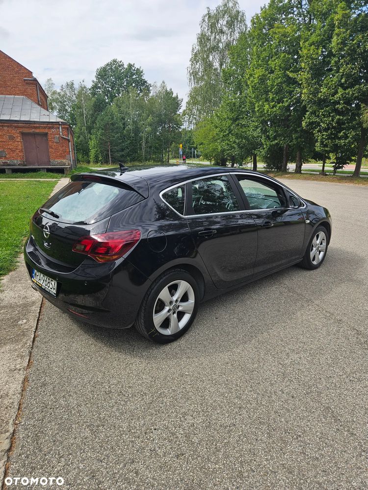 Opel Astra 1.4 T Cosmo - 4