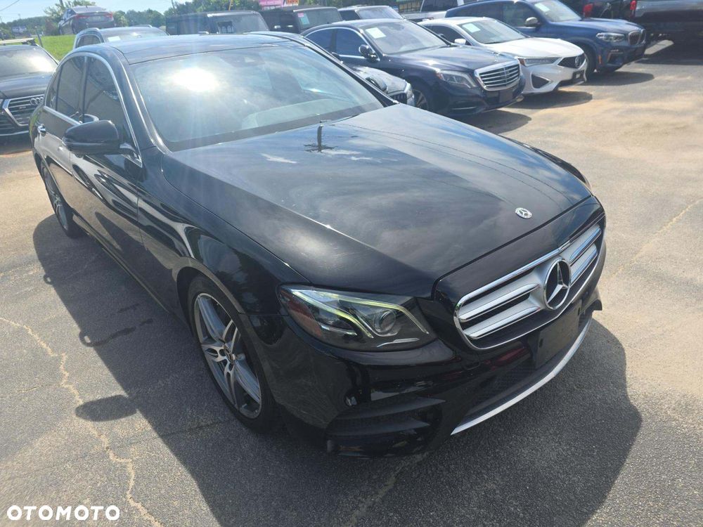 Mercedes-Benz Klasa E 300 9G-TRONIC AMG Line - 2