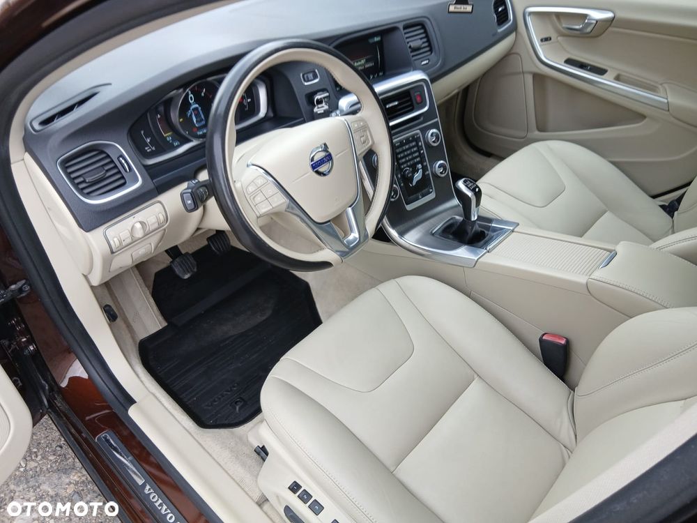 Volvo V60 Cross Country D3 Summum - 17