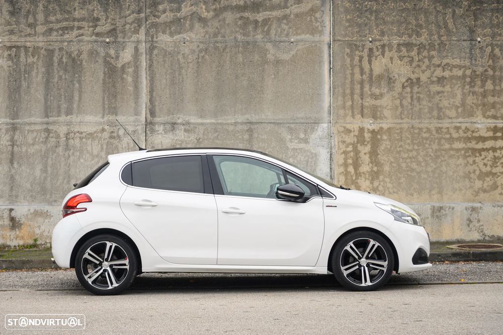 Peugeot 208 1.2 PureTech GT Line - 8