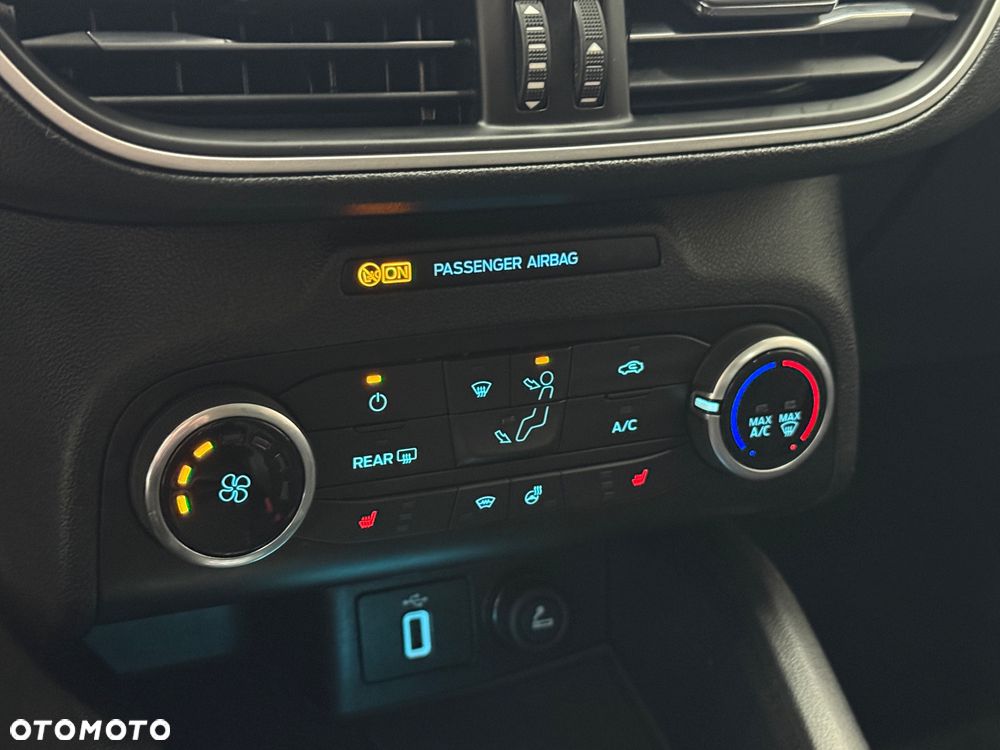Ford Focus 1.0 EcoBoost Hybrid TITANIUM - 27