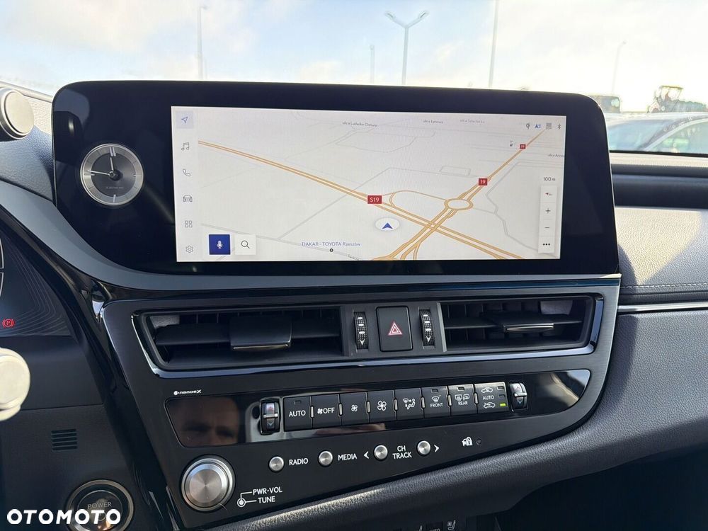 Lexus ES 300h Prestige - 18