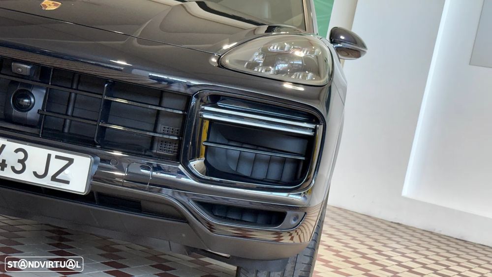 Porsche Cayenne Turbo S E-Hybrid - 10