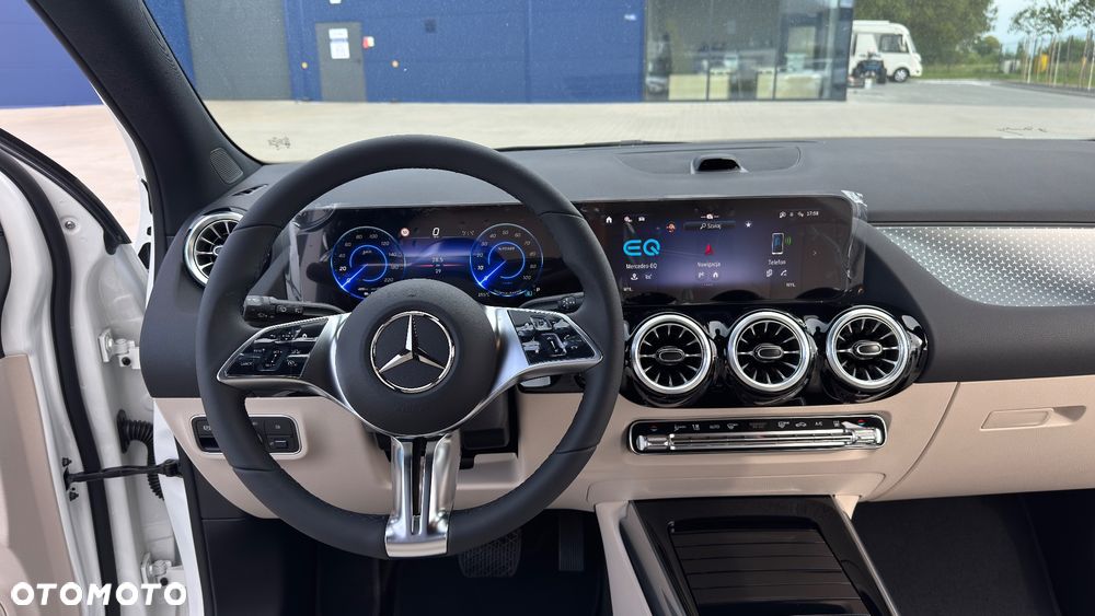 Mercedes-Benz EQA - 11
