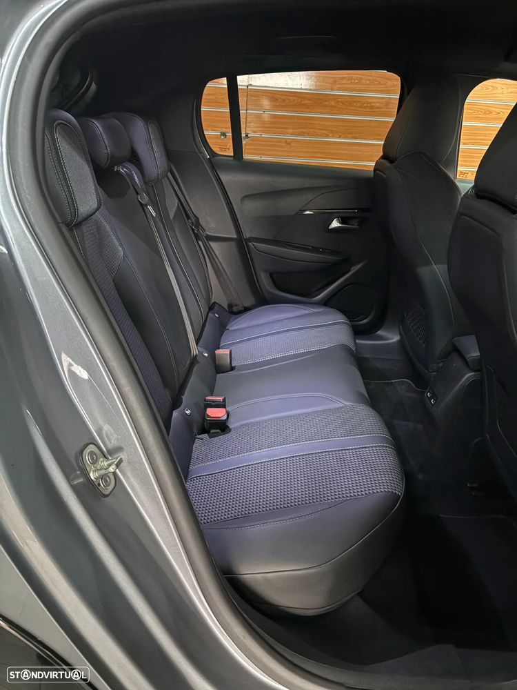 Peugeot e-208 GT - 15