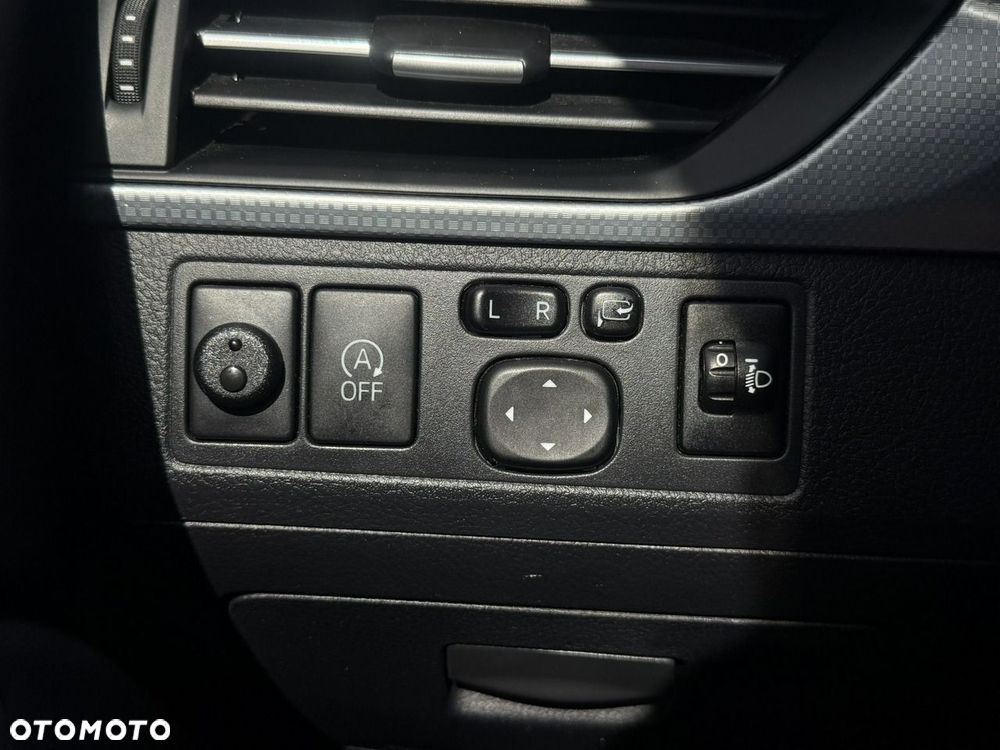 Toyota Avensis - 26