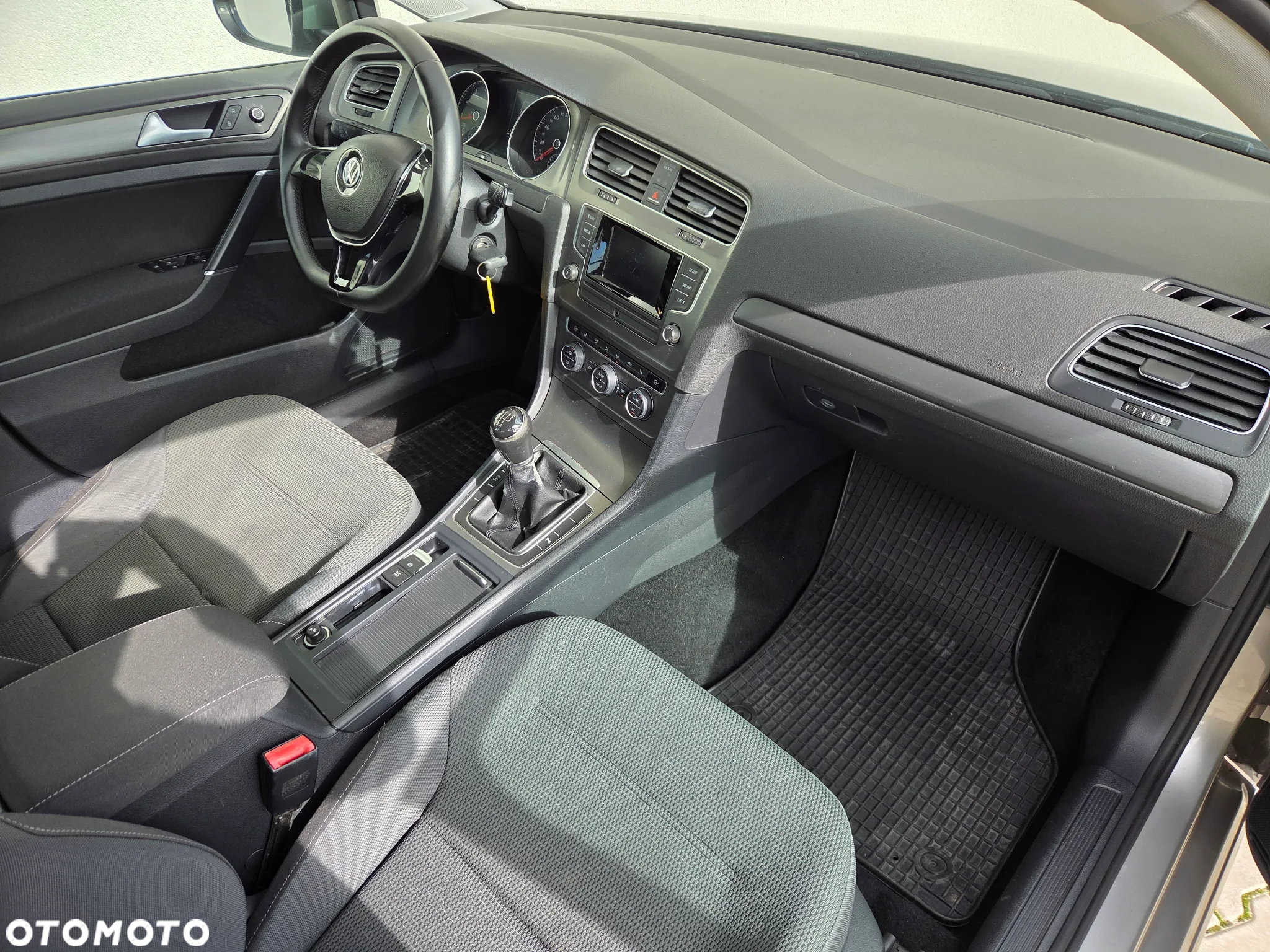 Volkswagen Golf - 10