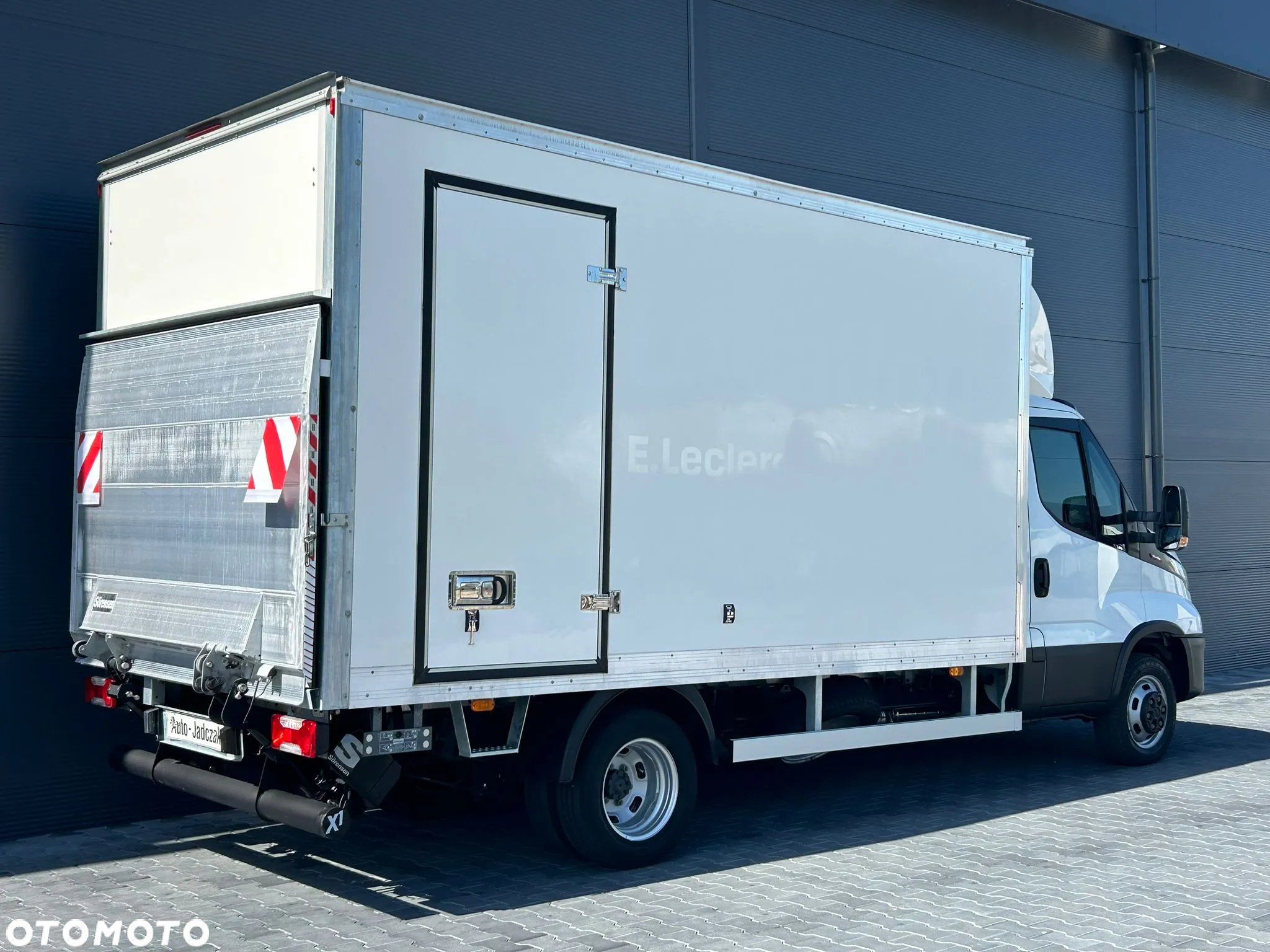 Iveco Daily 35C16 3.0 HPI Kontener 8 palet + winda 750kg + drzwi boczne **Niski przebieg**Na drążku**Wzmocniony**Climatronic**Sprowadzony**2022R** - 3