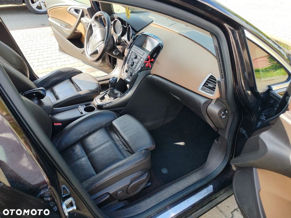 Opel Astra 1.6 T Cosmo - 14