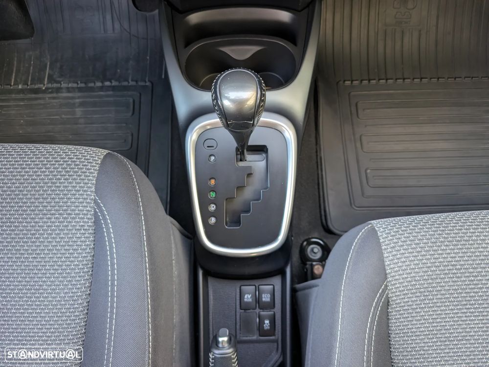 Toyota Yaris 1.5 HSD Comfort - 17