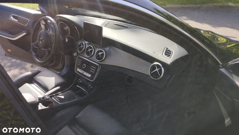 Mercedes-Benz CLA 180 7G-DCT - 14