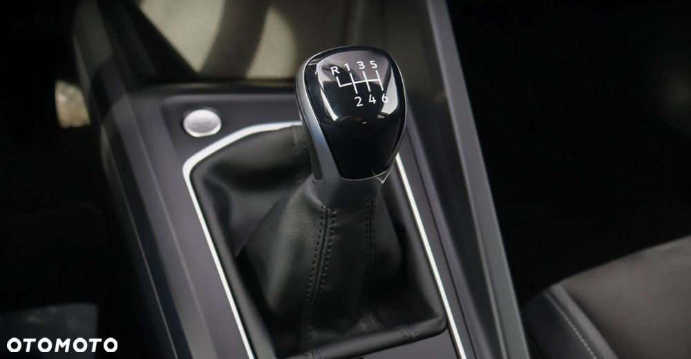 Volkswagen Golf - 33