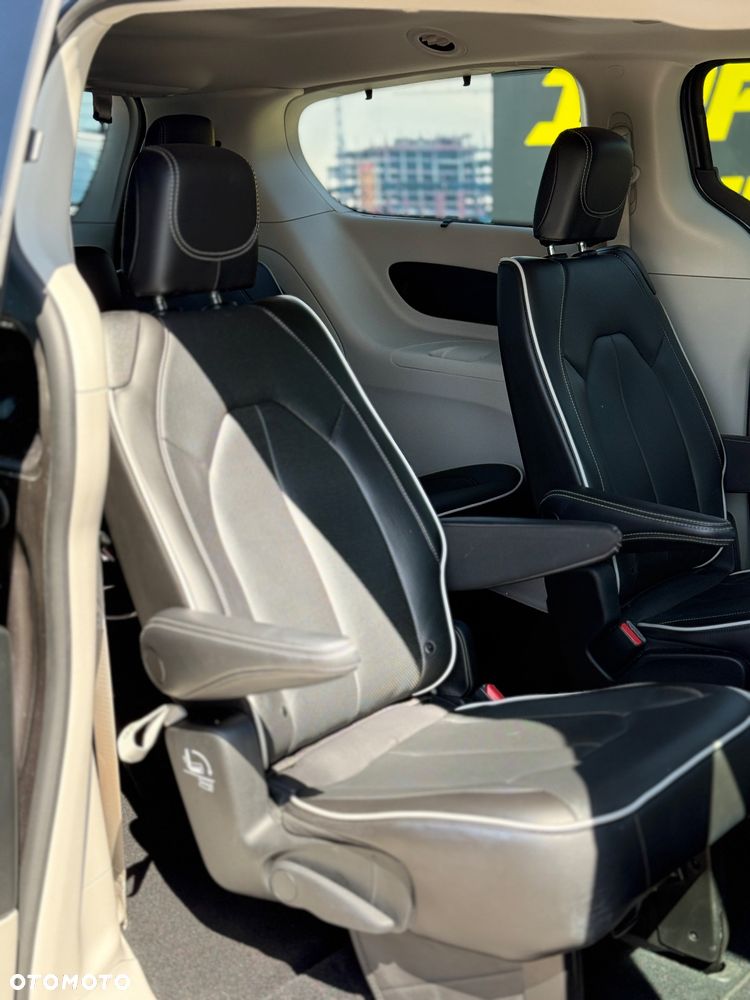 Chrysler Pacifica - 23