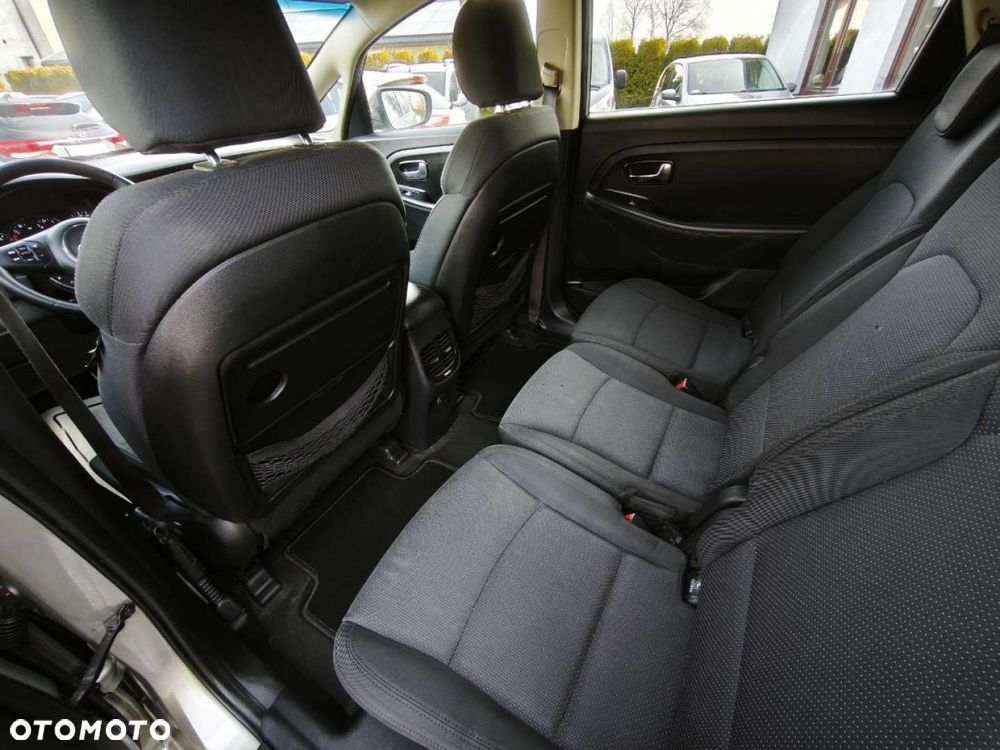 Kia Carens - 15