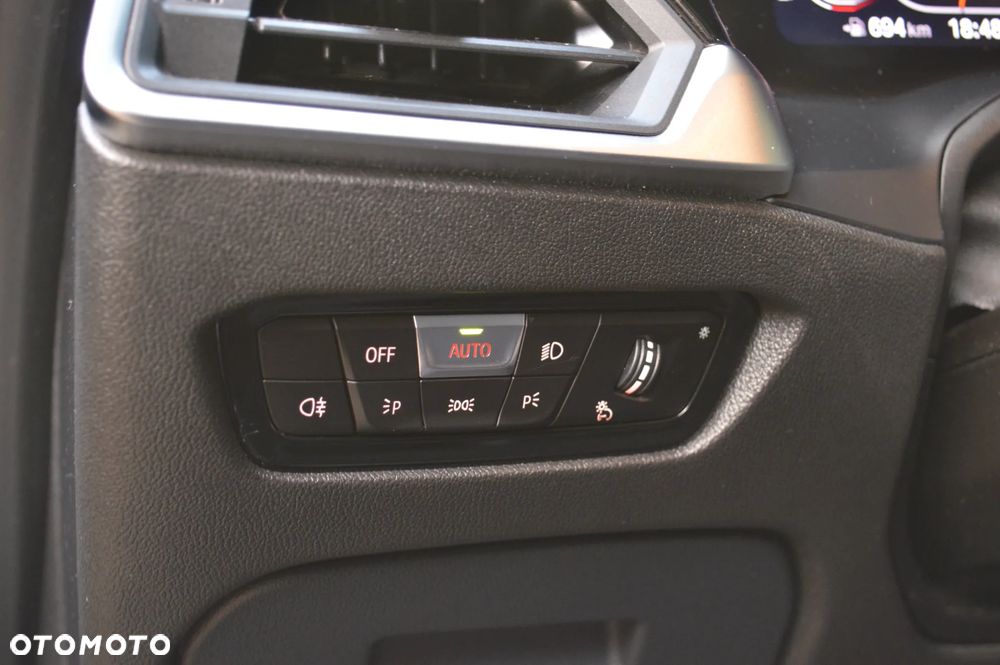 BMW Seria 3 330i - 33