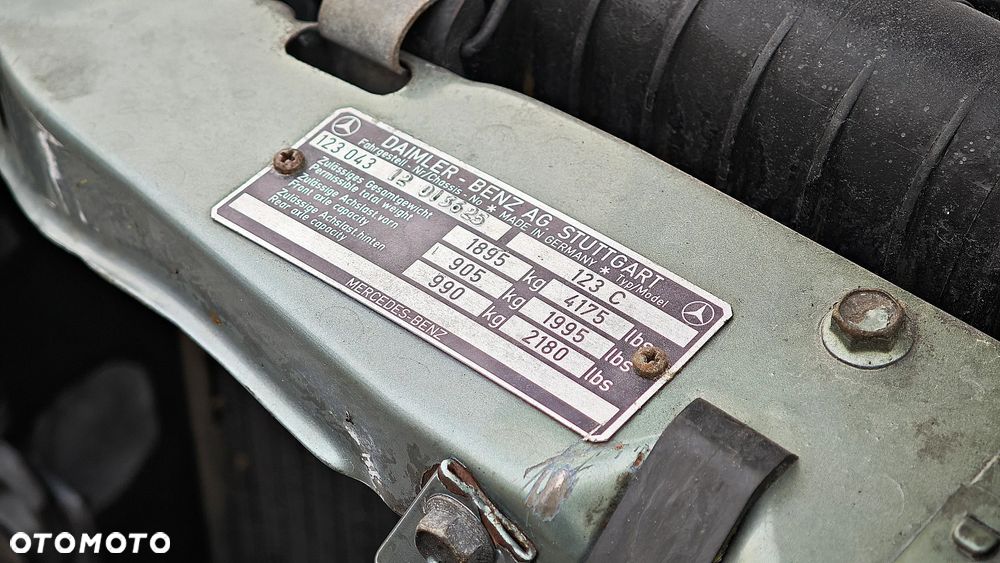 Mercedes-Benz W123 - 32