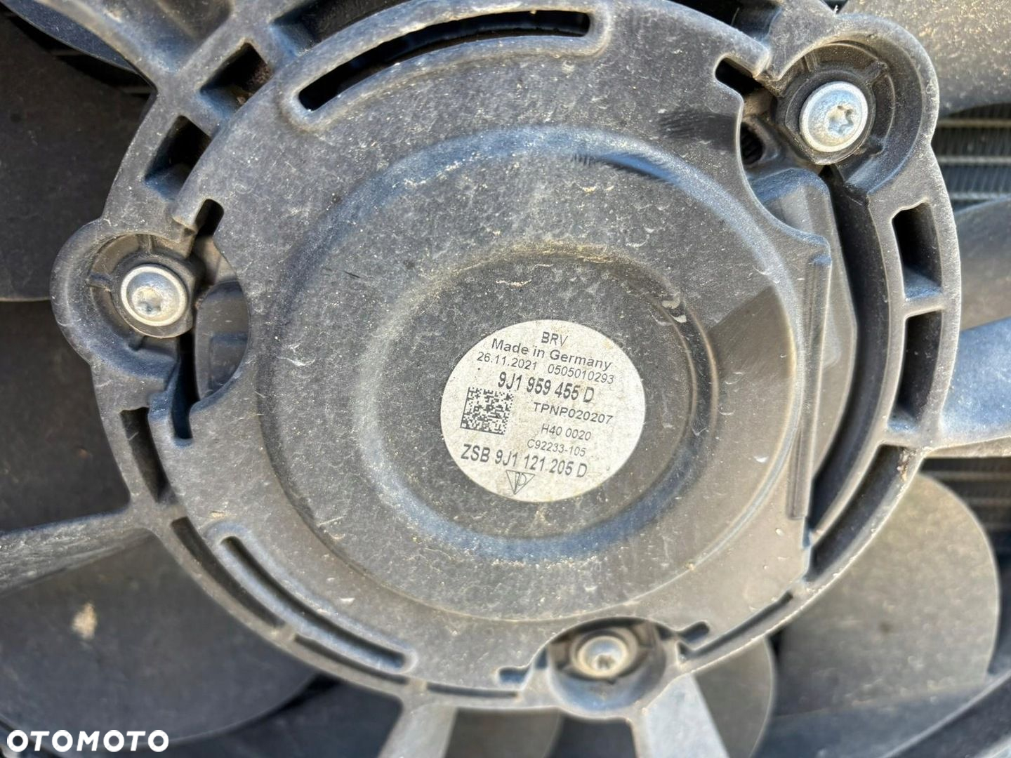 PORSCHE TAYCAN 4S CHŁODNICA PRAWA WENTYLATOR WLOT 9J1260399B 9J1121334 - 9