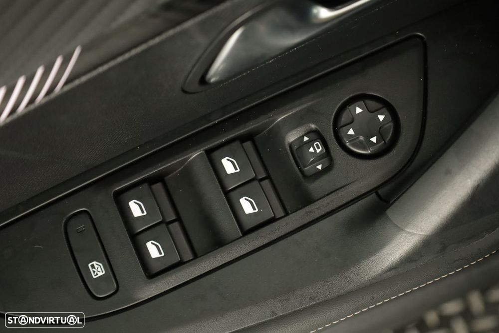 Peugeot 2008 1.2 PureTech Allure - 20