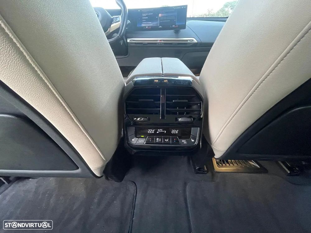 BMW iX xDrive 40 - 24