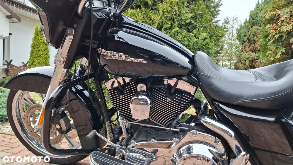 Harley-Davidson Touring Street Glide - 17