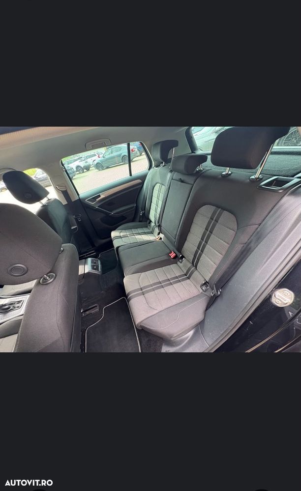 Volkswagen Golf - 6