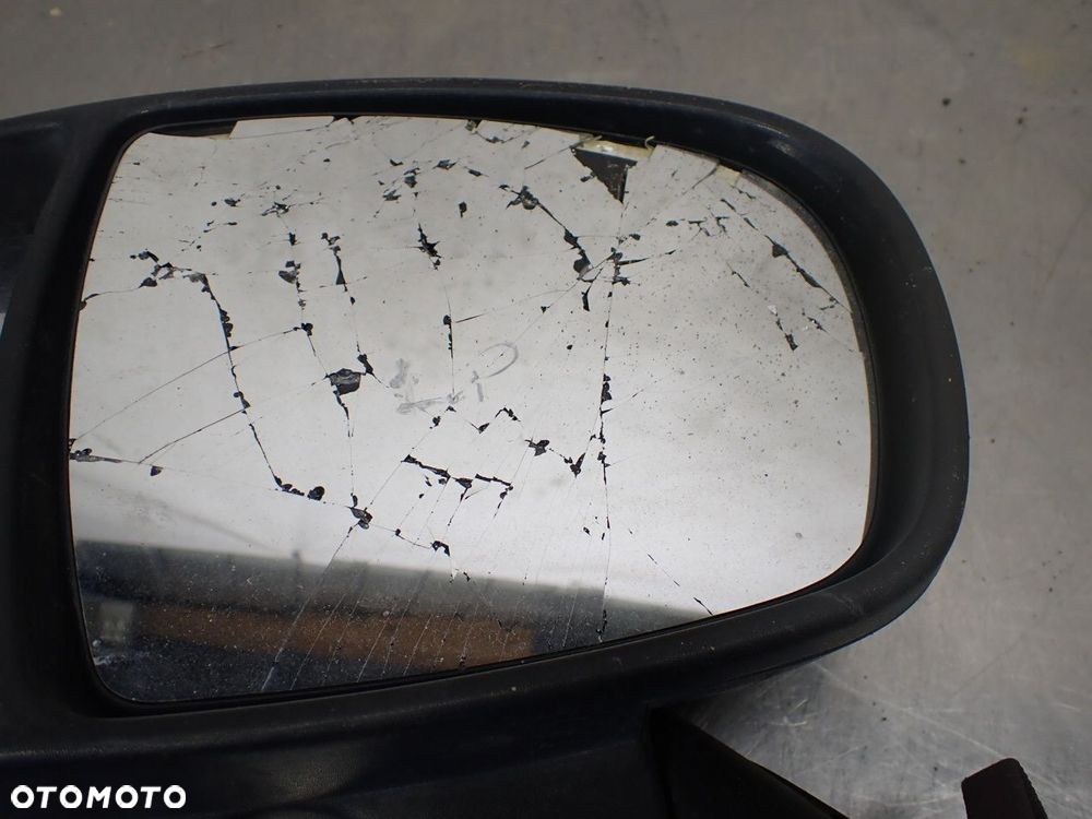 LUSTERKO LEWE ELEKTRYCZNE RENAULT TRAFIC II 1.9 - 8