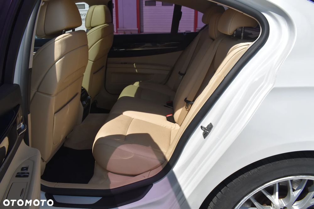 BMW i7 - 15