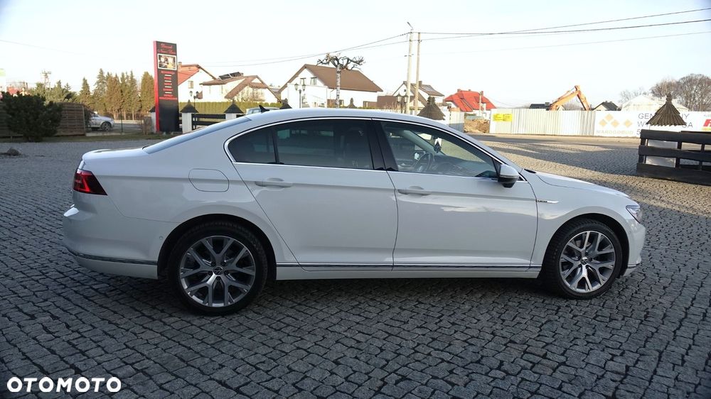 Volkswagen Passat - 15