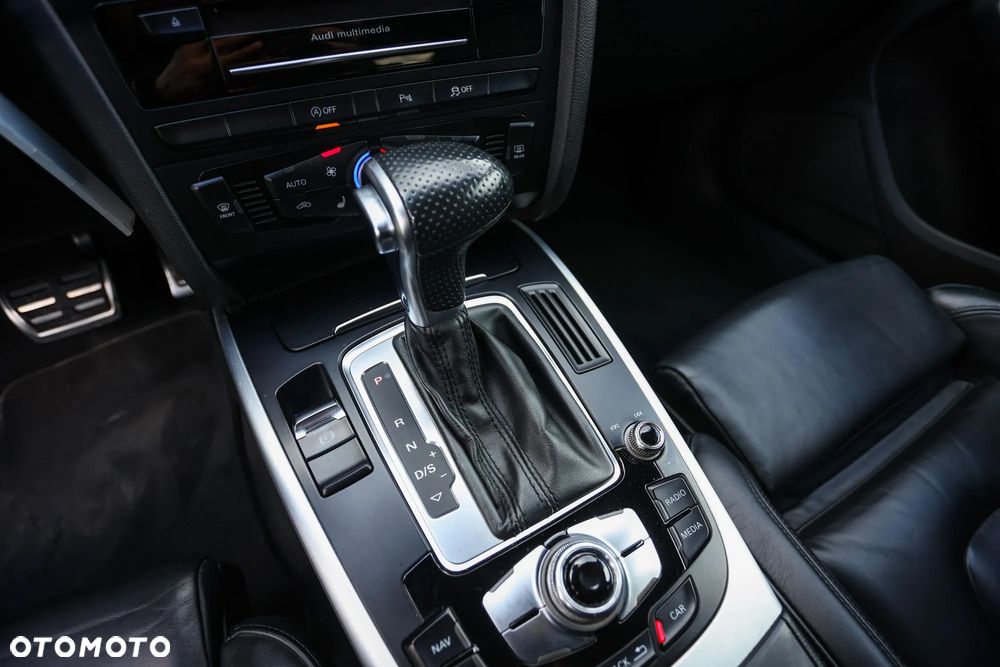 Audi A4 Avant 2.0 TDI DPF clean diesel quattro S tronic S line Sportpaket - 29