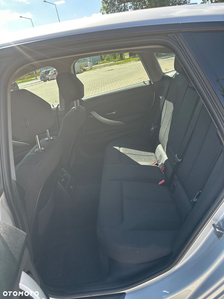 BMW Seria 3 320d xDrive - 17