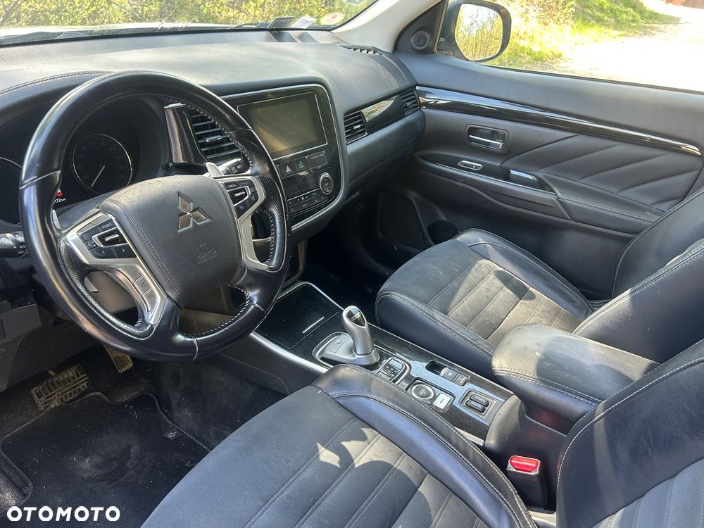 Mitsubishi Outlander Instyle NAVI + - 5