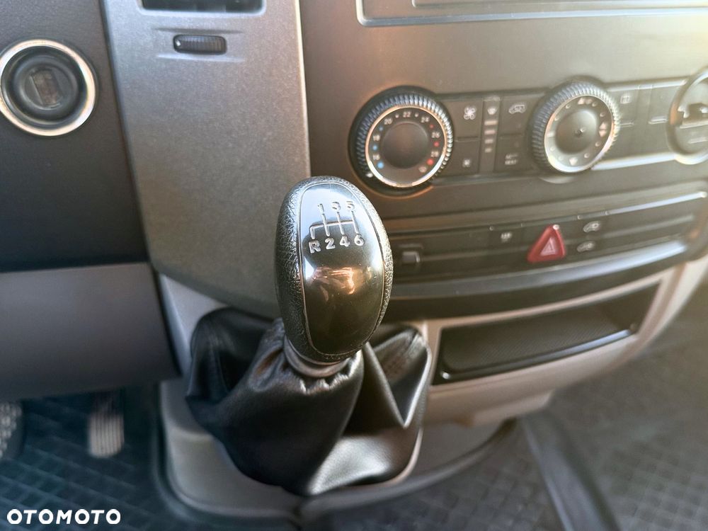 Mercedes-Benz Sprinter - 13
