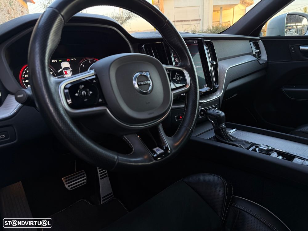 Volvo XC 60 2.0 D4 R-Design Geartronic - 26