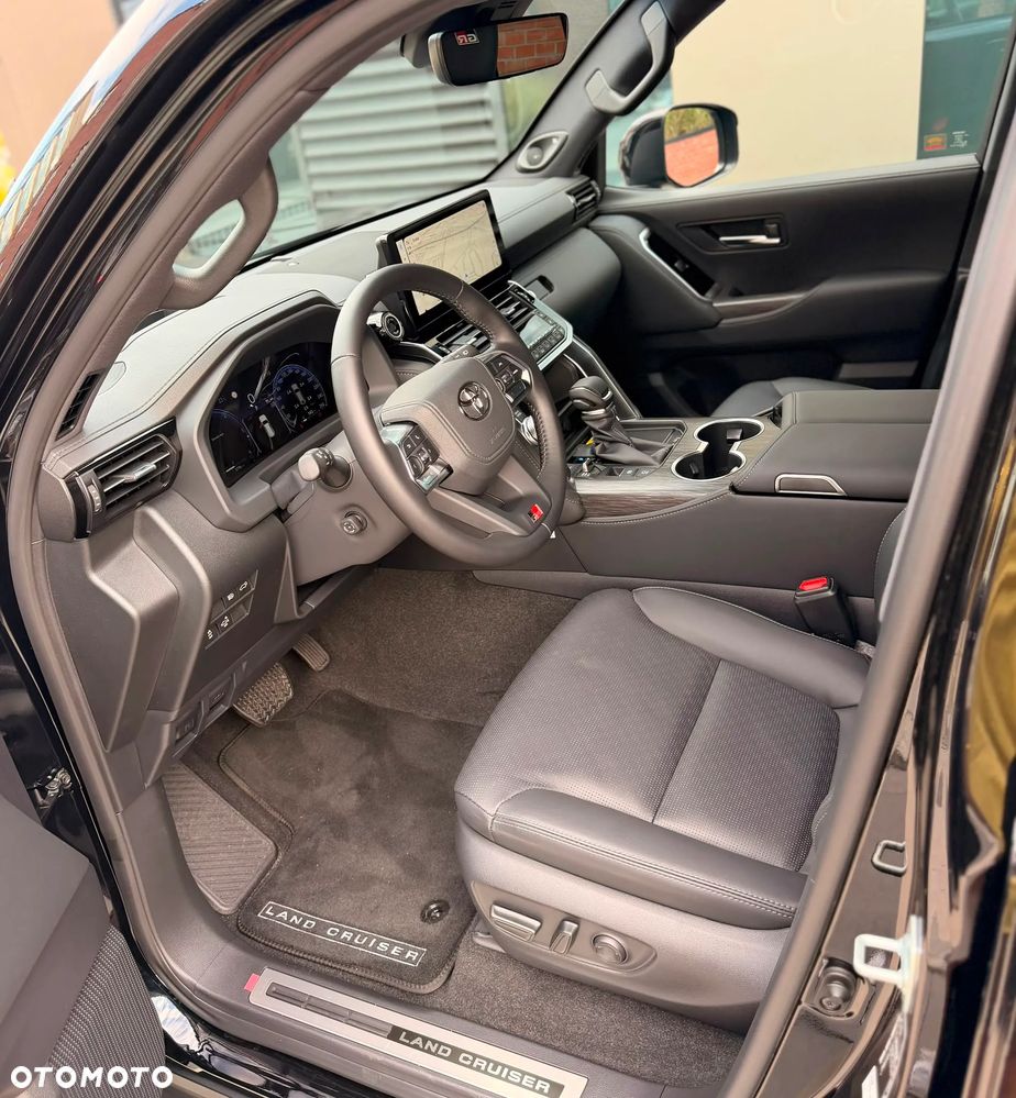 Toyota Land Cruiser - 4