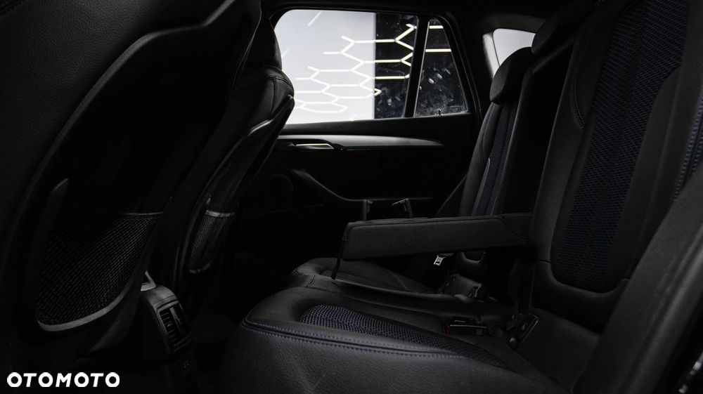 BMW X1 xDrive20i M Sport - 15